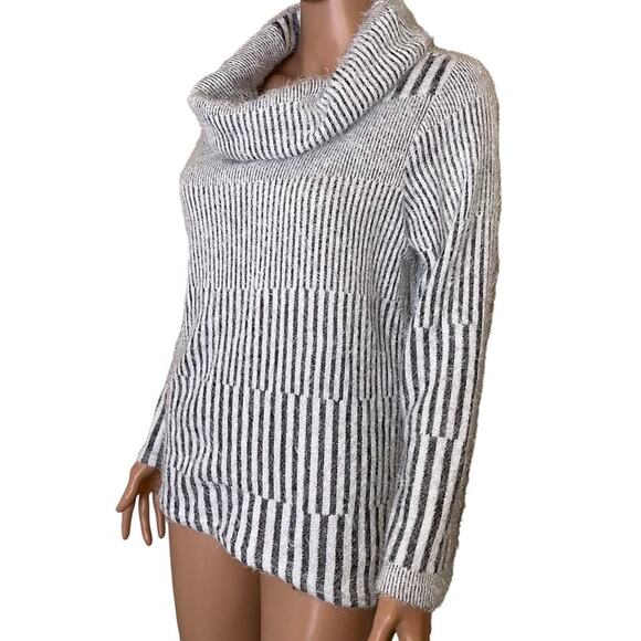 Chances R eyelash sweater black & white turtleneck soft SZ SM Polyester - Picture 3 of 8